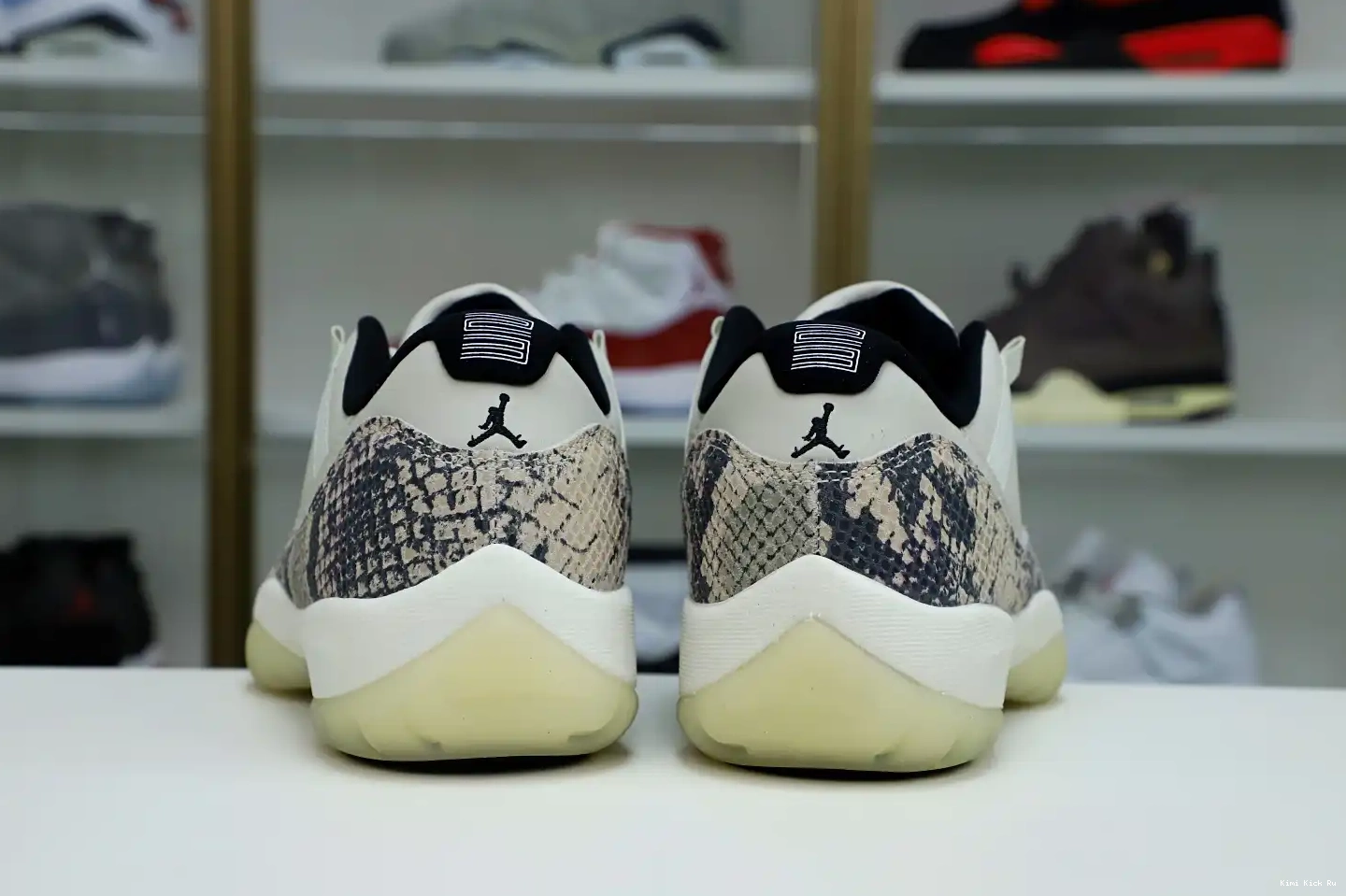 AIR SNAKESKIN LOW JORDAN 11 LIGHT Kimikick BONE 0807